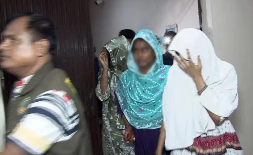 রংপুরে আবাসিক হোটেলে অভিযান, চার তরুণ-তরুণী আটক